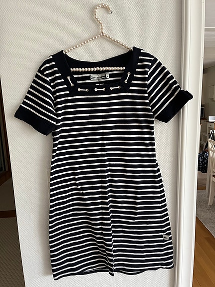Merihenkinen mekko ja paita