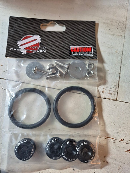JDM konepellin tms. Kiinike