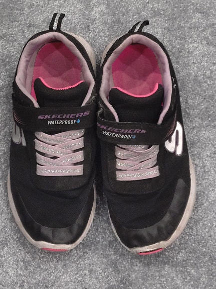 Skechersin vedenpitävät kengät