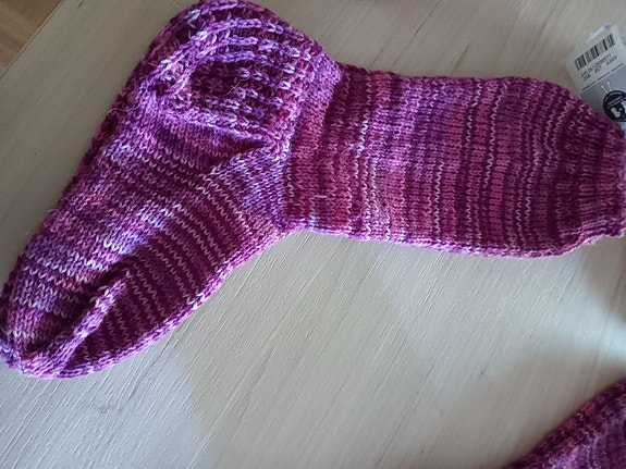 Pitkät villasukat pinkki Nalle-langasta