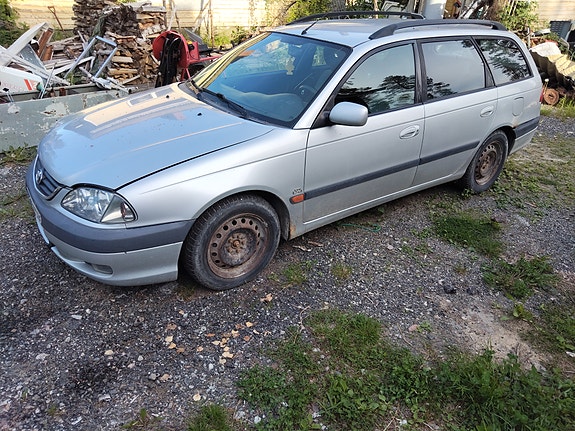 Toyota avensis t22