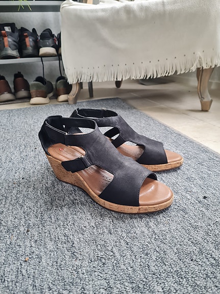 Clarks korolliset sandaalit, koko 40