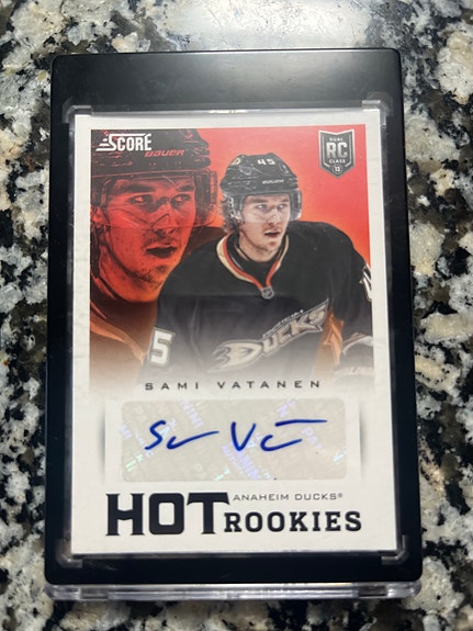 2013-14 Panini Score Hot Rookies Sami Vatanen nimmarikortti