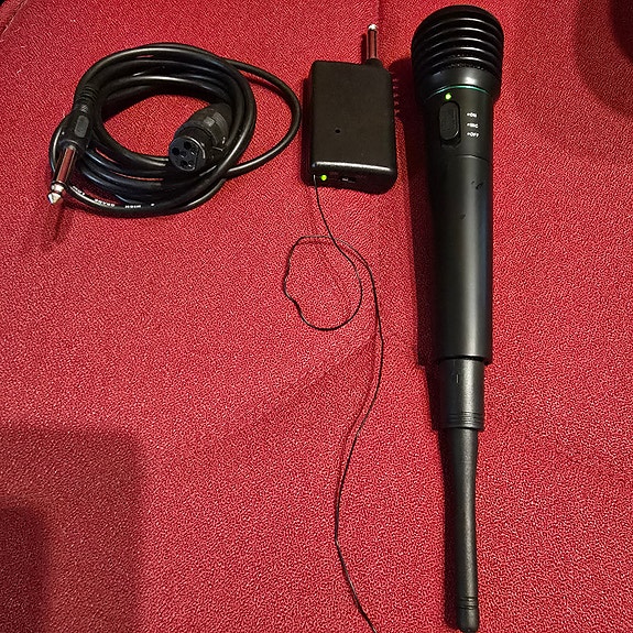 Langaton mikrofoni