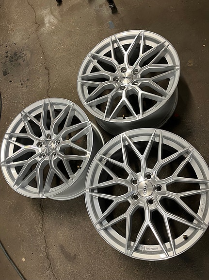 3x Dotz Suzuka 5x112 8.5x19 Vanteet