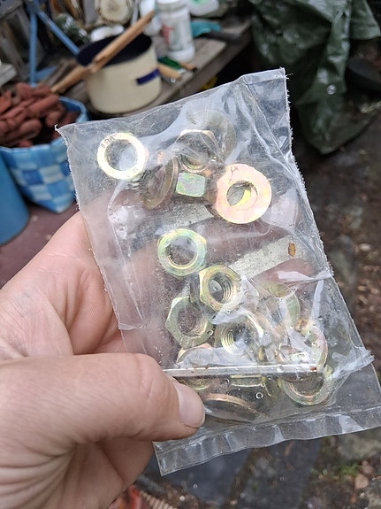 Keltasinkitty mutteri M10(17mm)