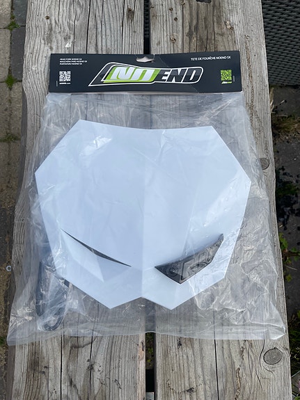 Wandamotor valkonen numerokilpi