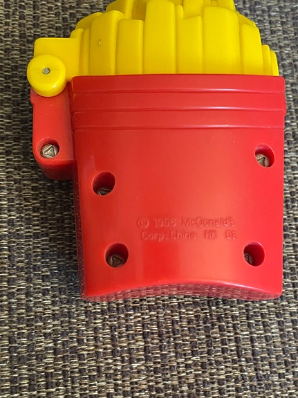Vanhoja happymeal leluja