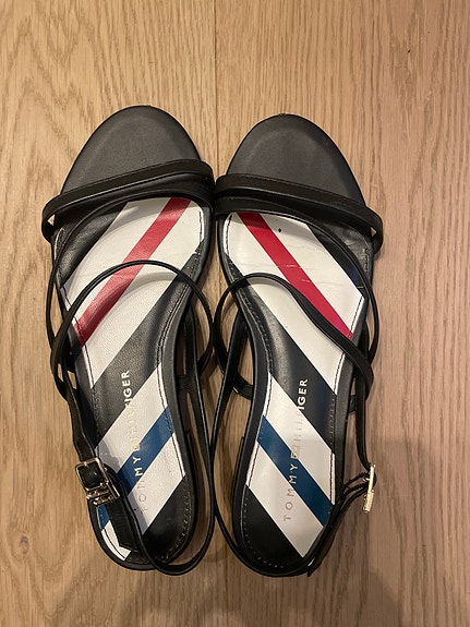Tommy Hilfiger sandaalit (39)
