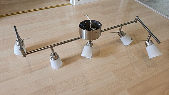 IKEA kattovalaisin