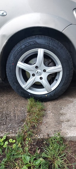 Kesärenkaat alumiinivanteilla