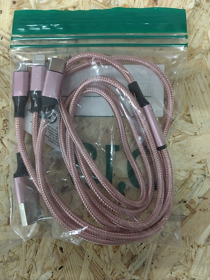 4 kpl USB latauskaapeli, 3-haarainen