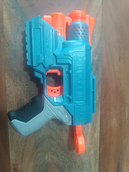 Nerf leluase blaster sininen/oranssi. Laser tähtäin.