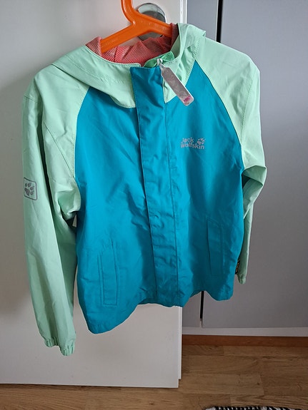 Jack Wolfskin takki koko 128