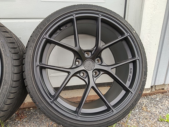 Uudenveroiset Japan Racing SL01 19" Flow Form -vanteet renkaineen 5x120 ET20
