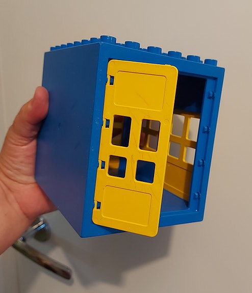 Ostetaan tallin ovi 4 cm x 10 cm