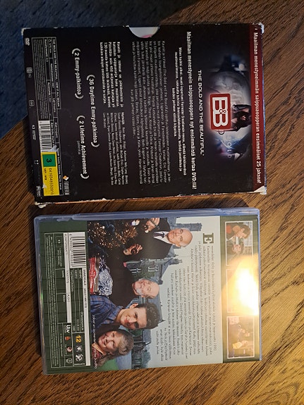 Kauniit ja rohkeat/Emmerdale DVD boxit-boksit