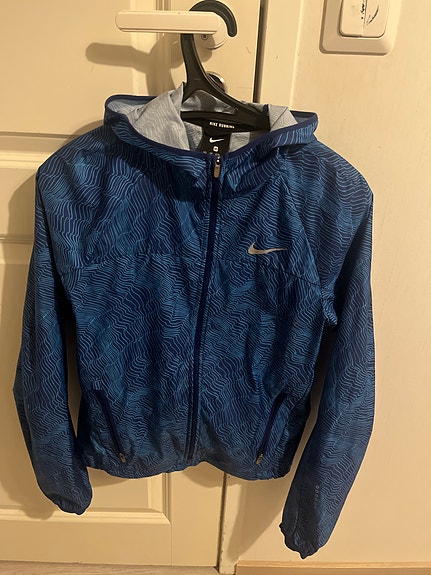 Nike juoksutakki