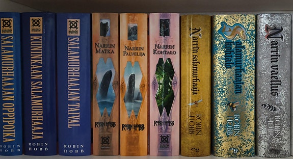 Fantasia kirjojen kokoelma: Robin Hobb, David Eddings, R. A. Salvatore...