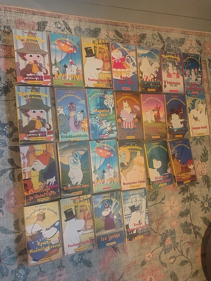 Muumilaakson tarinoita VHS-kasettien kokoelma