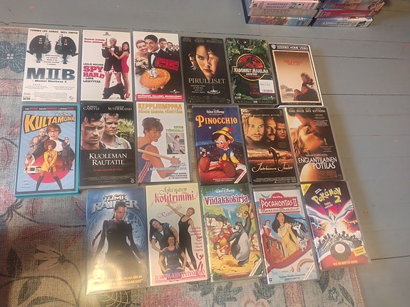 VHS-elokuvakokoelma Disney ja muita