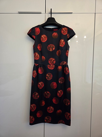 Hugo Boss mekko S