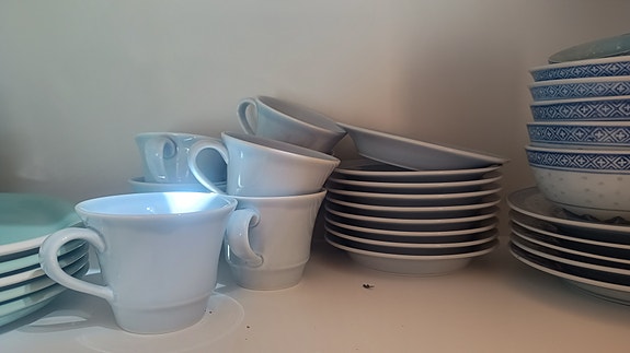 Kultakeramiikka astioita