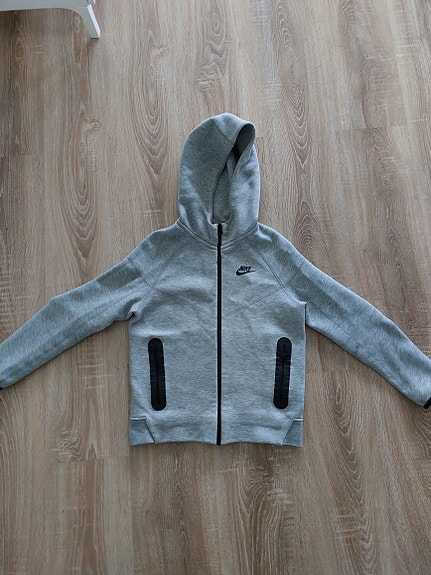 Nike tech fleece huppari
