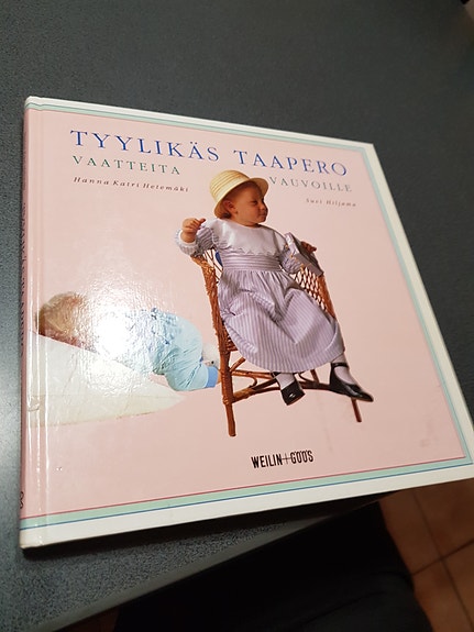 Tyylikäs taapero -vaatteita vauvoille. Hanna Katri Hetemäki