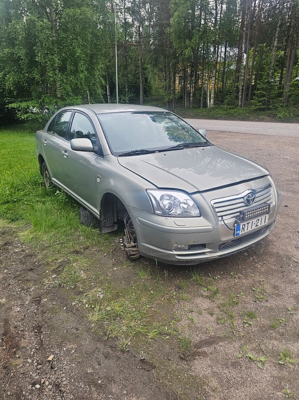 Toyota Avensis T25 2.0 d4d osat