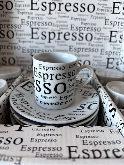 Espresso-kupit ja aluslautaset