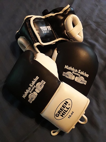 Green Hill Nahka-Sakke nyrkkeilyhanskat 10 oz mustavalkoinen