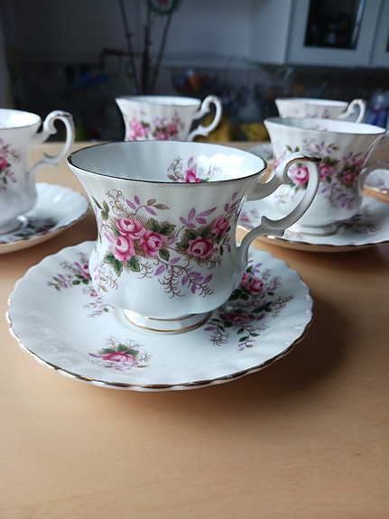 Royal Albert Lavender Rose kahvikupit