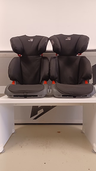 2 kpl Britax Römer Adventure turvavyöistuin 15-36kg Cosmos Black