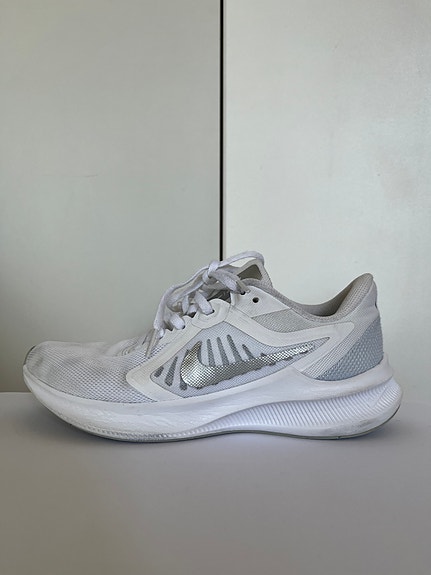 Nike Downshifter 10 white/ silver 38 (37)