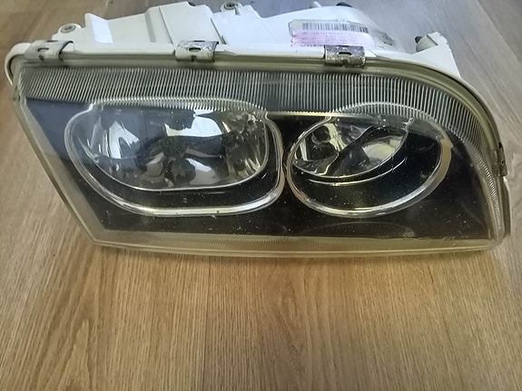 Volvo V40 ajovalo oikea