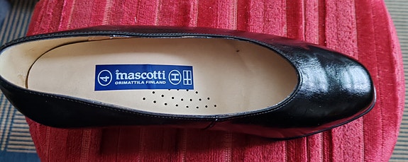 Mustat kengät koko 36-37