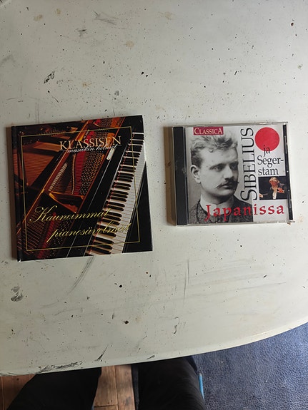 Myydään klassista  musiikia