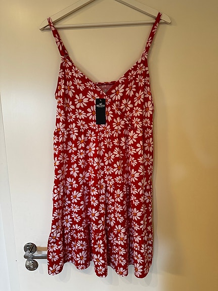 Uusi Hollister mekko