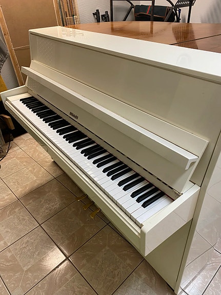 Hellas piano