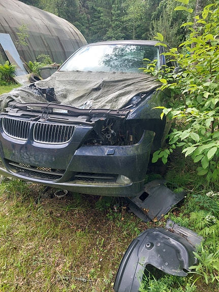 BMW 325i   e90  etupuskuri