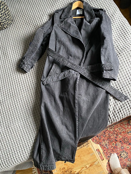 Bershka pitkä farkkutakki M musta