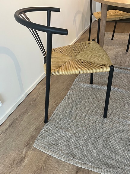 4kpl ruokapöydän tuoleja
