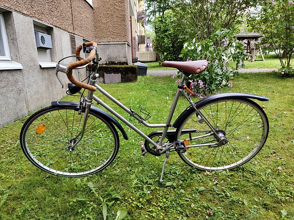 Tyylikäs 3-vaihteinen Tunturi kaupunkipyörä