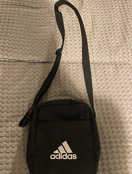 Adidas olkalaukku kangas unisex musta