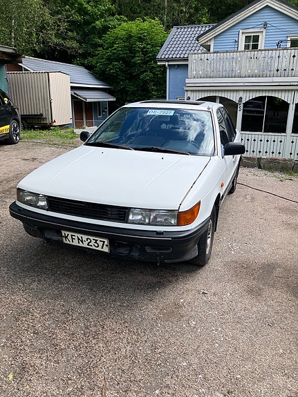 Mitsubishi Lancer GLX 1.5 varaosia