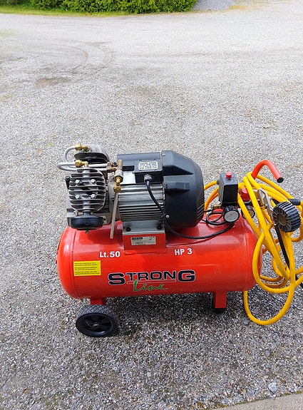 Uudenveroinen V2-kompressori Strongline 50L / 3 HP + varusteet (Made in Italy)