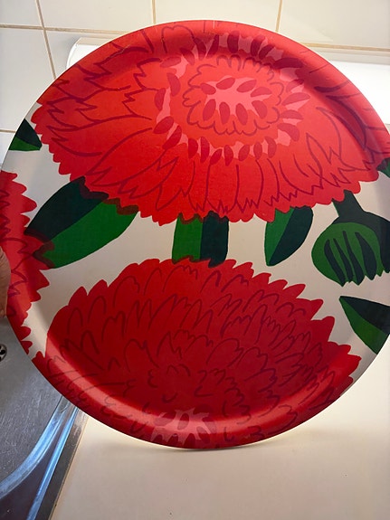 Marimekko Primavera tarjotin punainen kukkakuvio