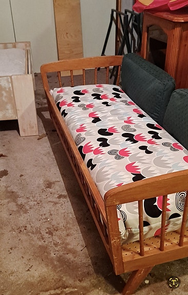 Jännä harvinainen puinen lastensänky teak-puuta retro