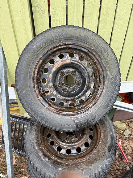 Nokian Hakkapeliitta nastarenkaat vanteilla